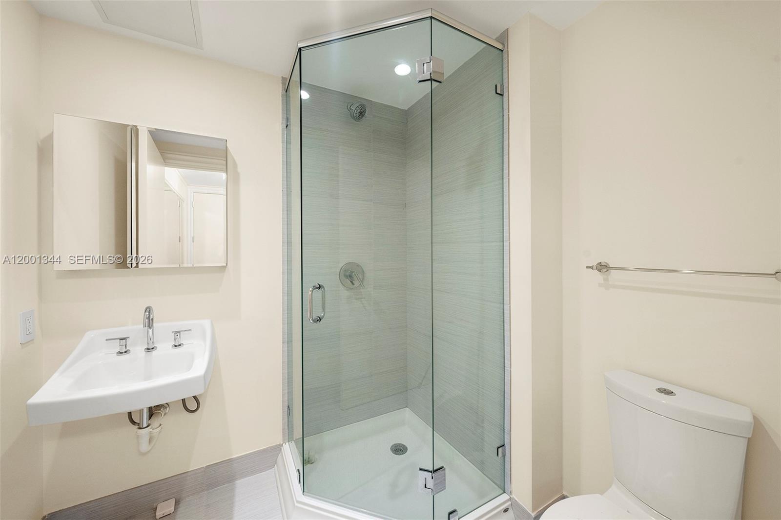 See details 203 4 / 5 3653 sq. ft. $ 2026-04-15 0 Photo