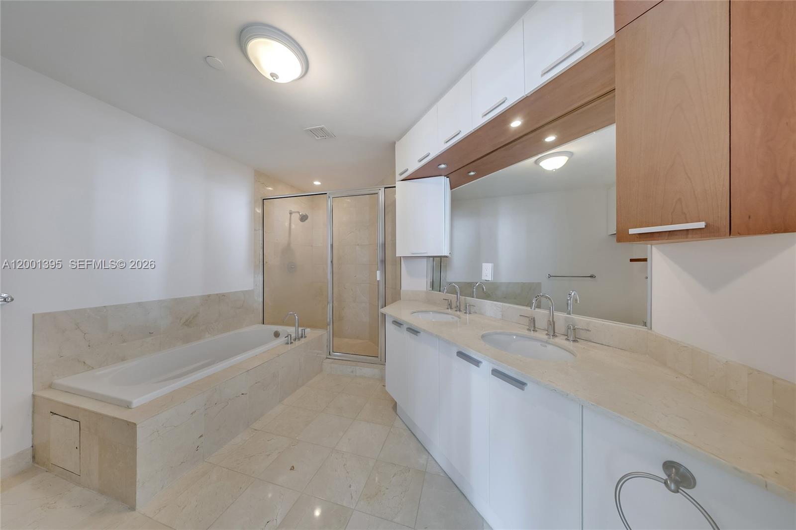 Photo of 3131 188th St  #1-808, Aventura, Florida, 33180 - Master Bathroom