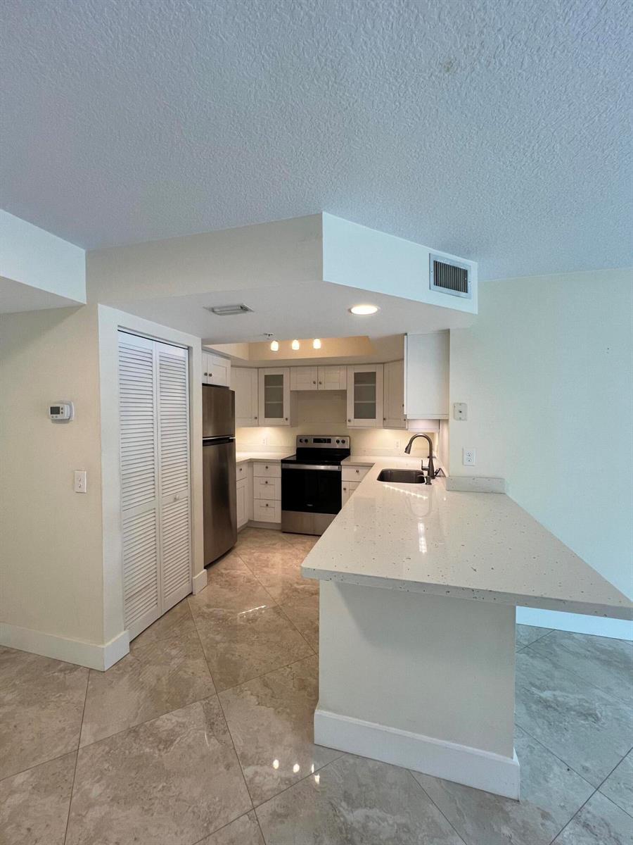 Ver detalles 506 2 / 2 1026 sq. ft. $ 2026-04-21 0 foto