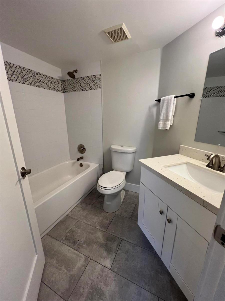 Ver detalles 506 2 / 2 1026 sq. ft. $ 2026-04-21 0 foto