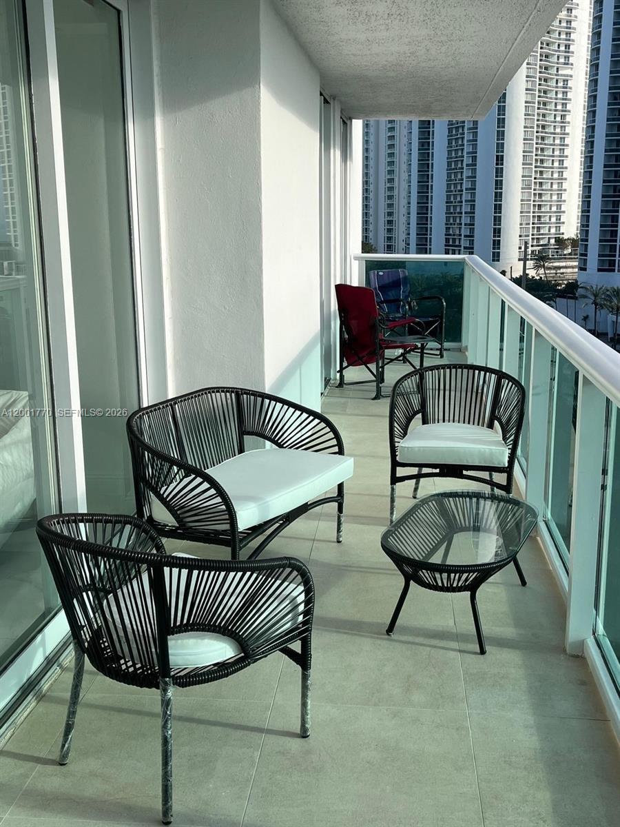See details 1006 2 / 2 1521 sq. ft. $ 2026-04-15 0 Photo