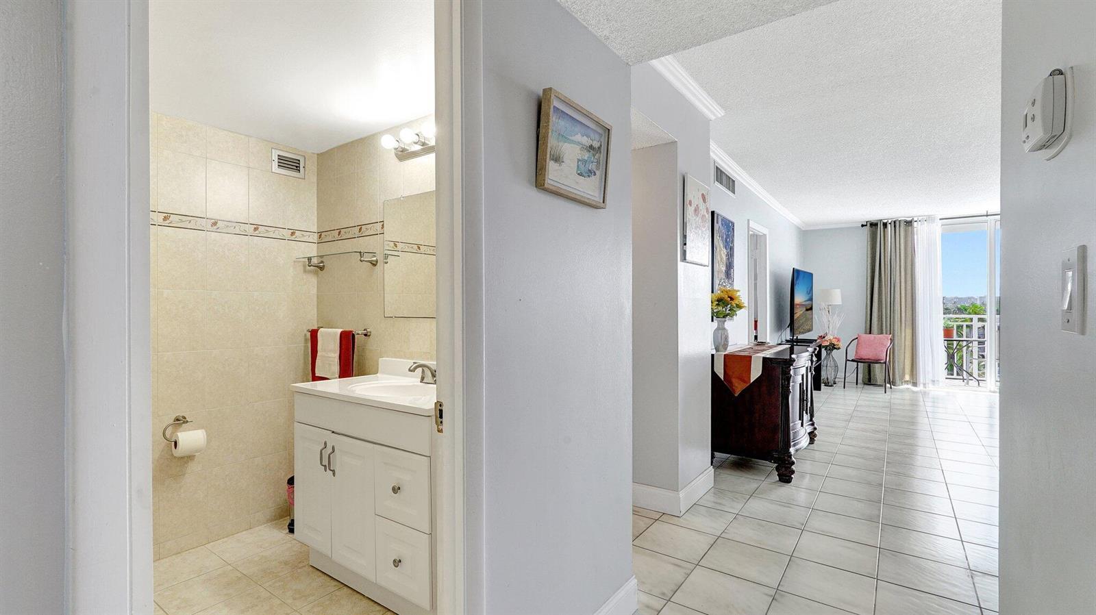 Photo of 427 Golden Isles  #5j, Hallandale Beach, Florida, 33009 - 10-web-or-mls-DSC04176