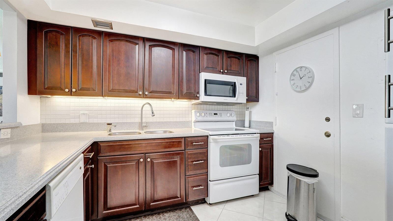 Photo of 427 Golden Isles  #5j, Hallandale Beach, Florida, 33009 - 9-web-or-mls-DSC04171