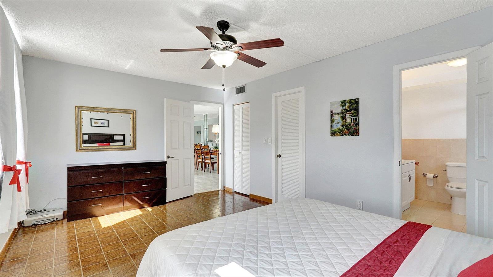 Photo of 427 Golden Isles  #5j, Hallandale Beach, Florida, 33009 - 25-web-or-mls-DSC04271