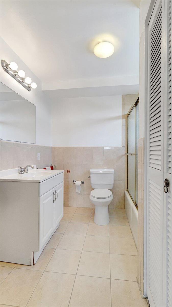 Photo of 427 Golden Isles  #5j, Hallandale Beach, Florida, 33009 - 28-web-or-mls-DSC04286