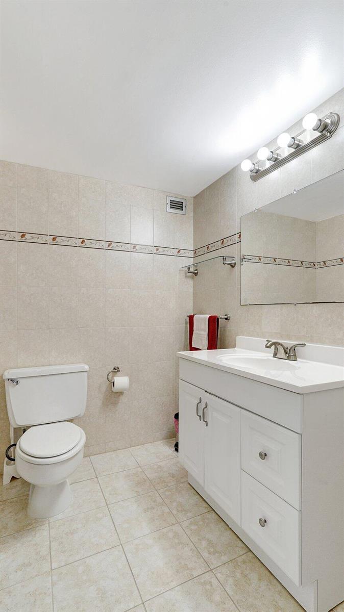 Photo of 427 Golden Isles  #5j, Hallandale Beach, Florida, 33009 - 12-web-or-mls-DSC04186