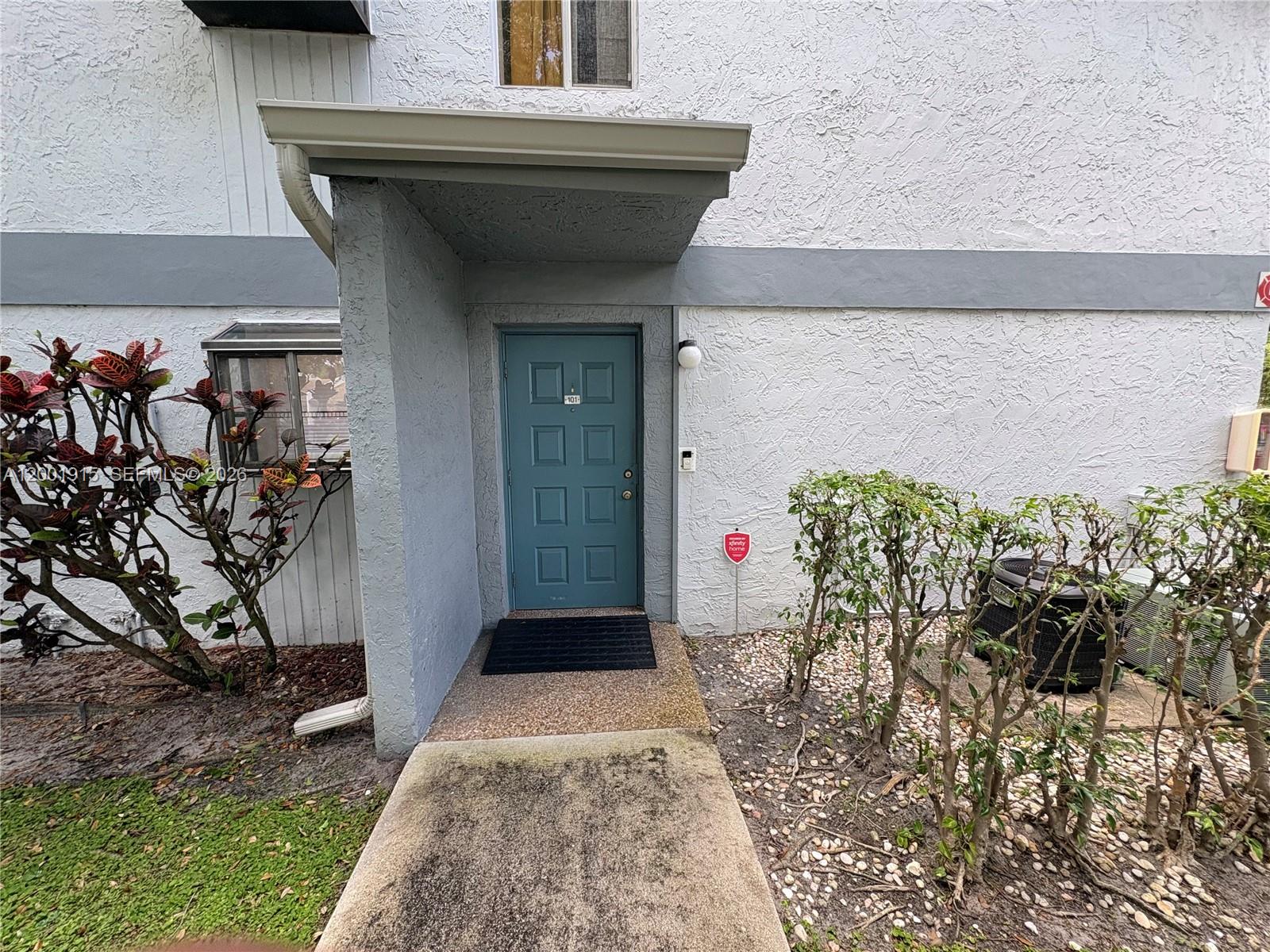 101 1 / 1 700 sq. ft. $ 2026-04-15 0 Photo