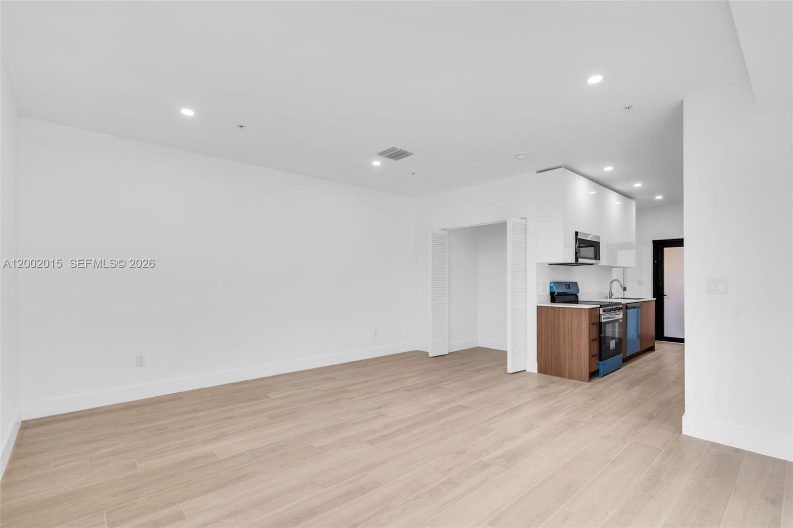   /   sq. ft. $ 2026-04-16 0 Photo