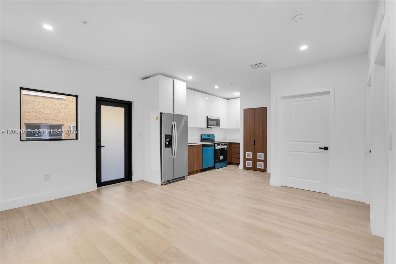   /   sq. ft. $ 2026-04-16 0 Photo