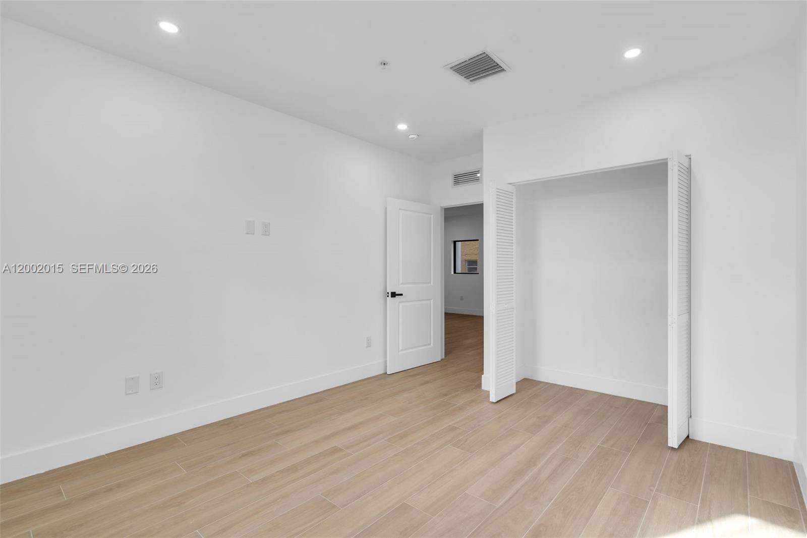   /   sq. ft. $ 2026-04-16 0 Photo