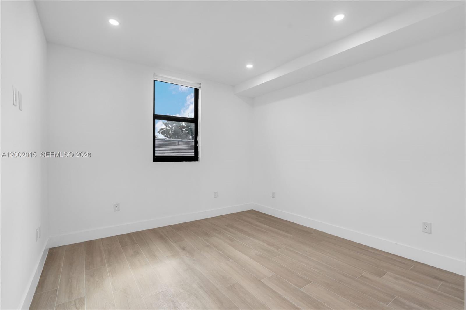   /   sq. ft. $ 2026-04-16 0 Photo