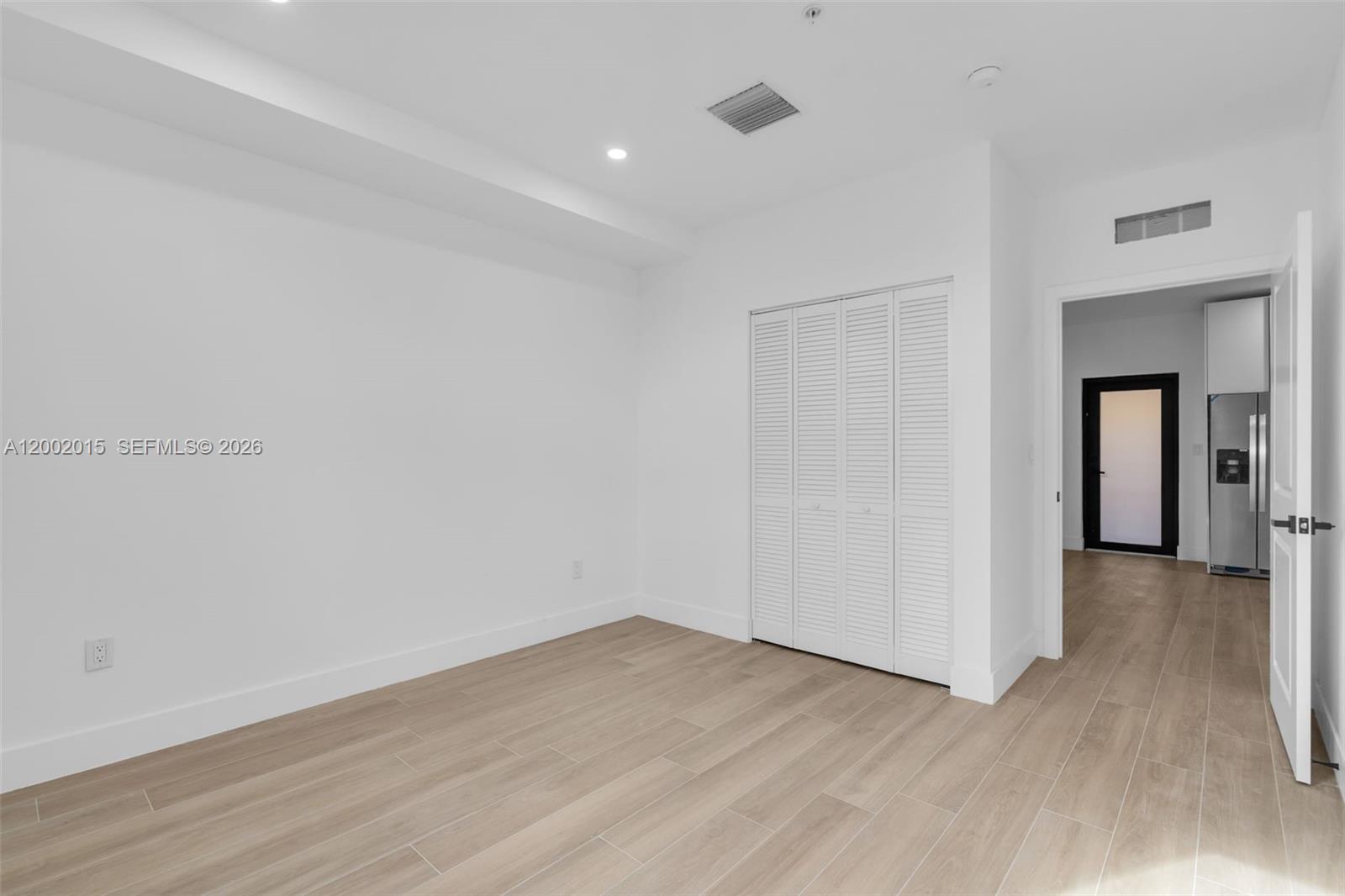   /   sq. ft. $ 2026-04-16 0 Photo