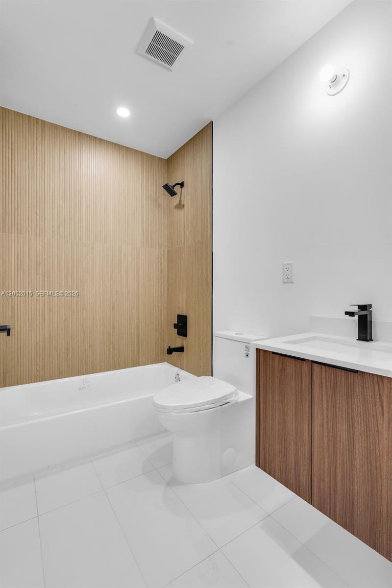   /   sq. ft. $ 2026-04-16 0 Photo