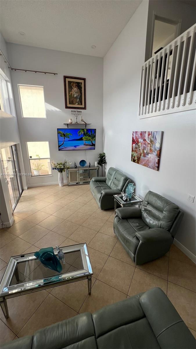 Photo of 1590 Seagrape Way  (1590), Hollywood, Florida, 33019 - 