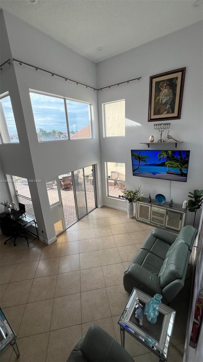 Photo of 1590 Seagrape Way  (1590), Hollywood, Florida, 33019 - 