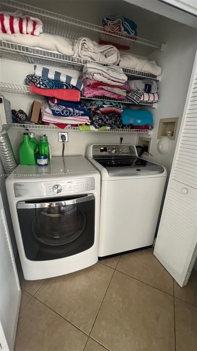 Photo of 1590 Seagrape Way  (1590), Hollywood, Florida, 33019 - 