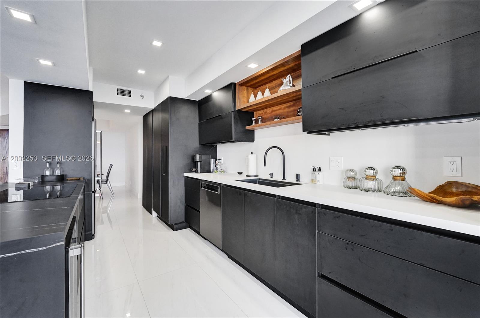 Photo of 20281 Country Club Dr  #1503, Aventura, Florida, 33180 - 