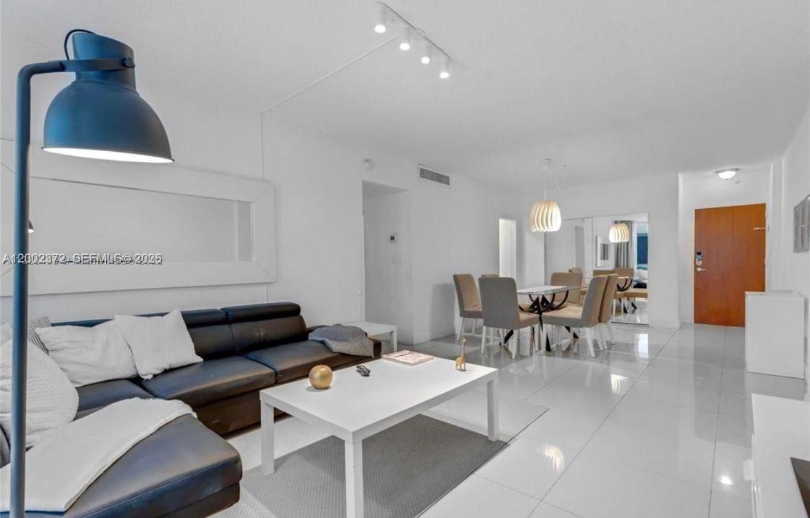 Photo of 3901 Ocean Dr  #1B, Hollywood, Florida, 33019 - 