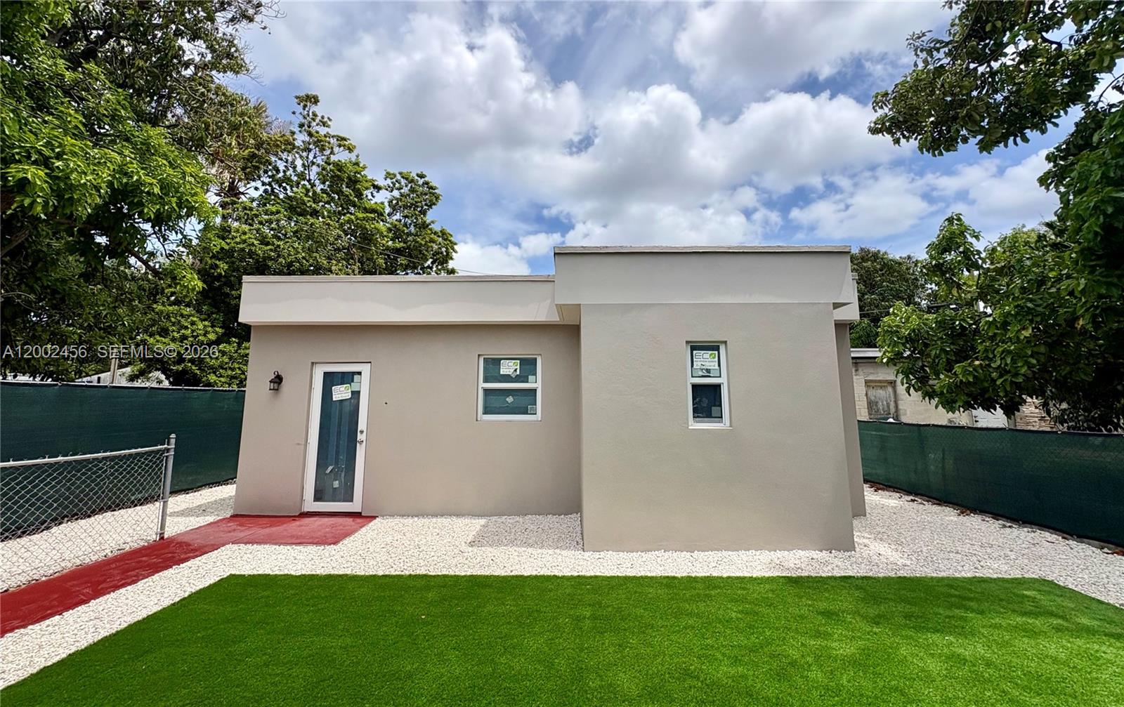   /  2003 sq. ft. $ 2026-04-16 0 Photo
