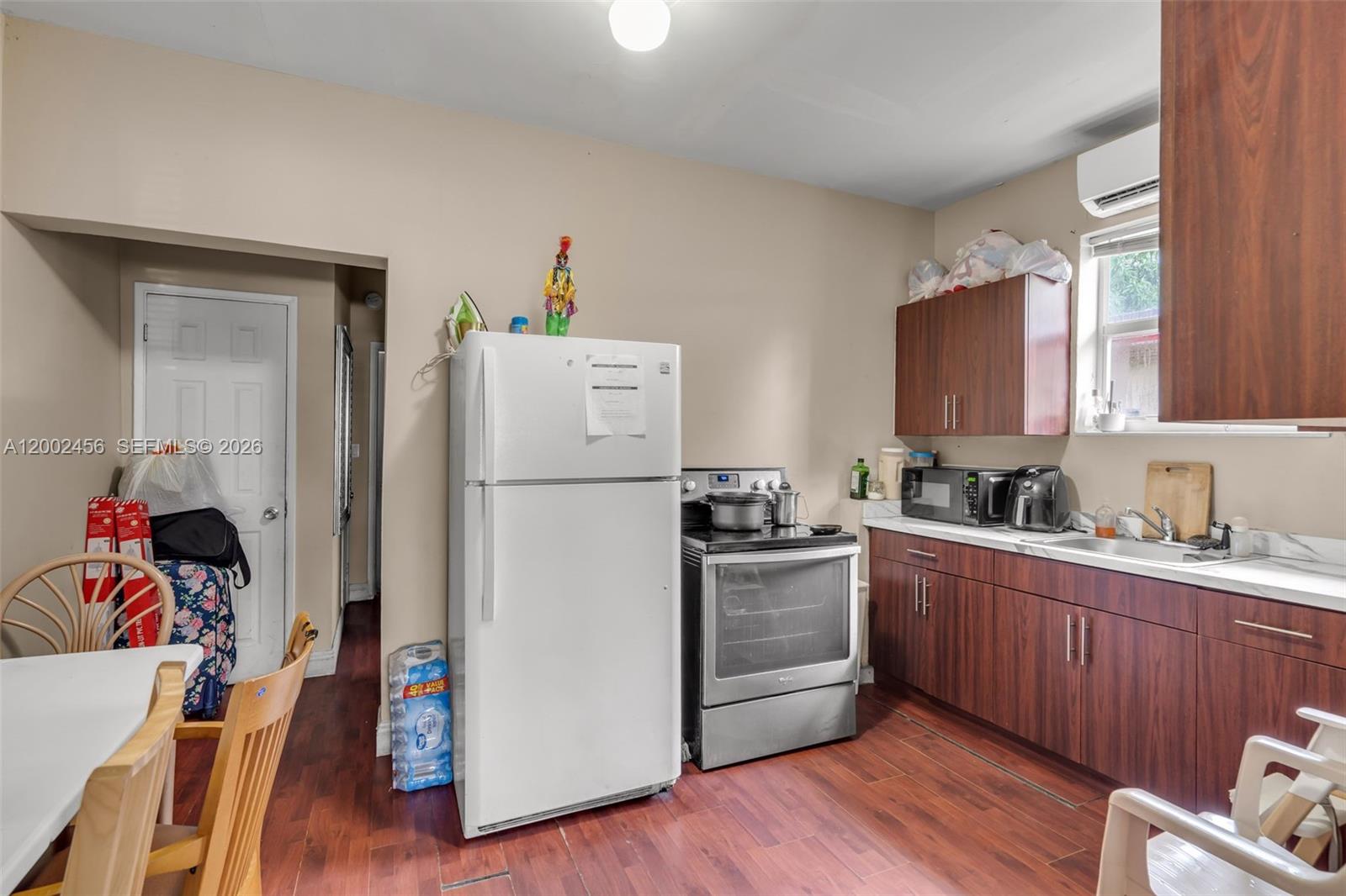   /  2003 sq. ft. $ 2026-04-16 0 Photo