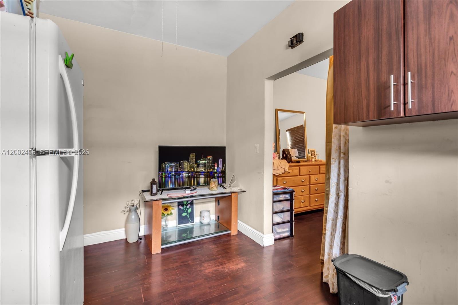   /  2003 sq. ft. $ 2026-04-16 0 Photo