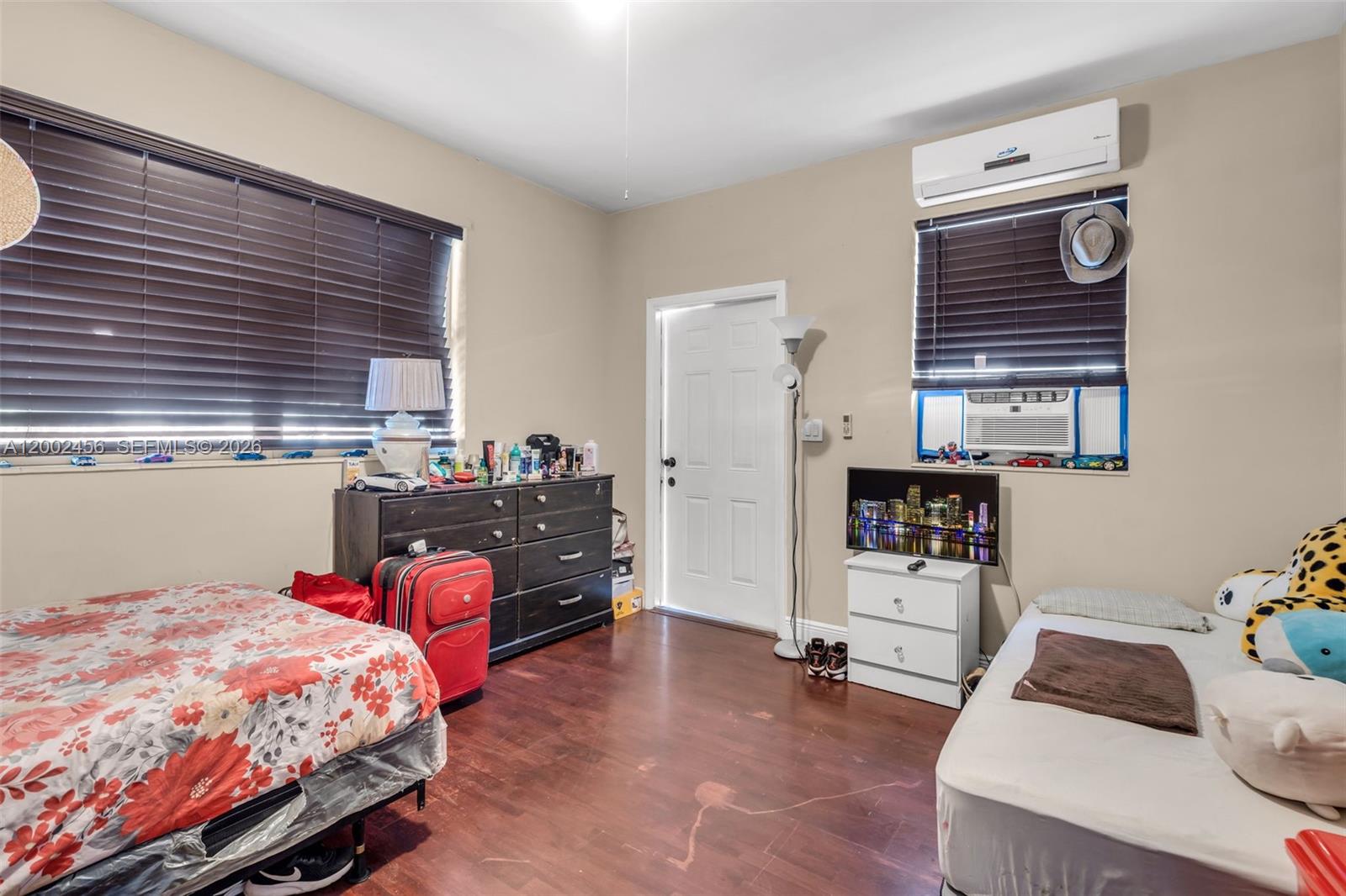   /  2003 sq. ft. $ 2026-04-16 0 Photo