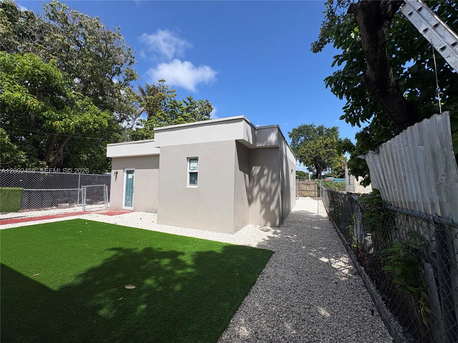   /  2003 sq. ft. $ 2026-04-16 0 Photo
