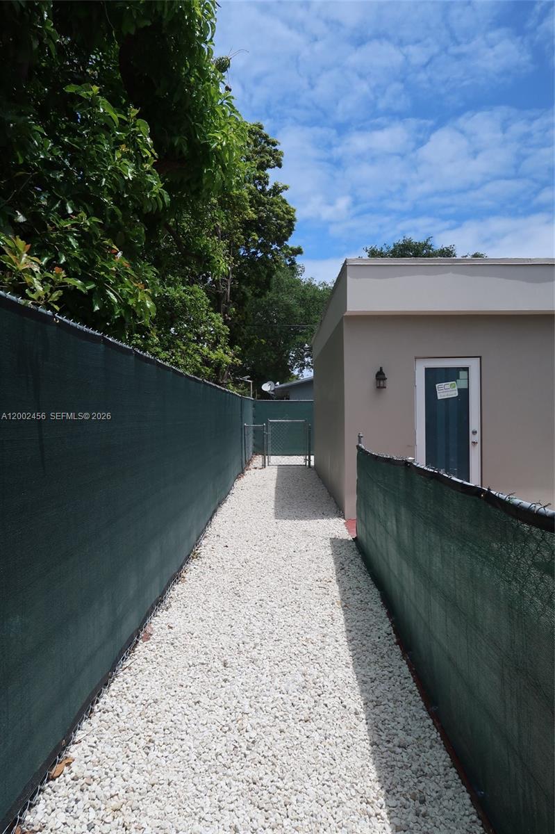   /  2003 sq. ft. $ 2026-04-16 0 Photo