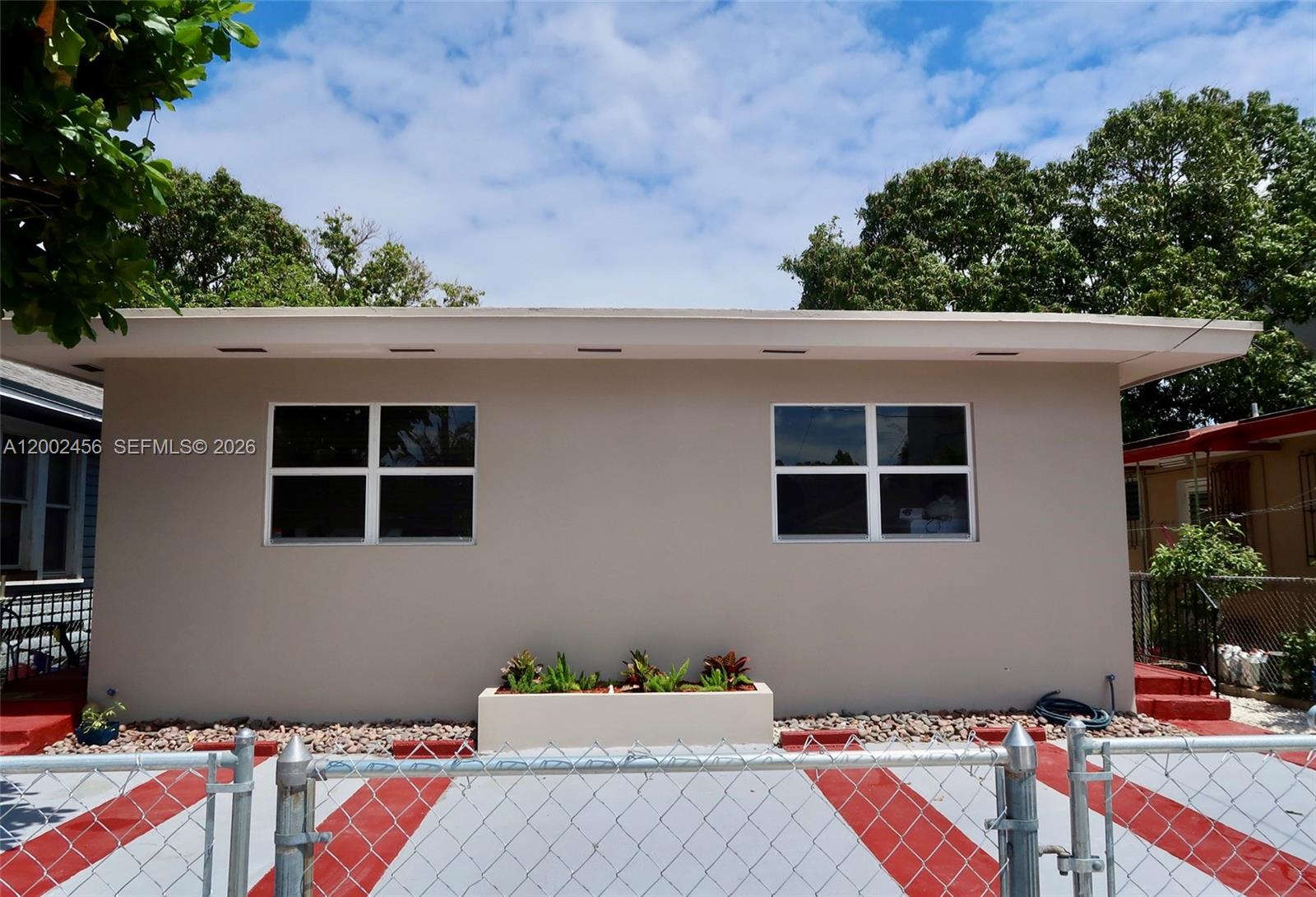   /  2003 sq. ft. $ 2026-04-16 0 Photo