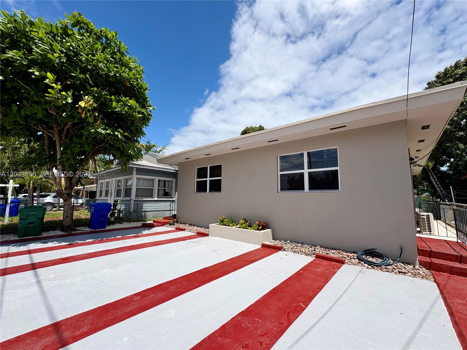   /  2003 sq. ft. $ 2026-04-16 0 Photo