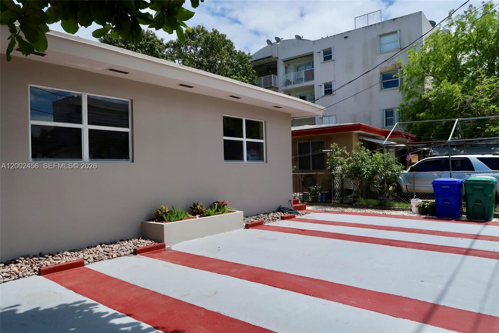   /  2003 sq. ft. $ 2026-04-16 0 Photo