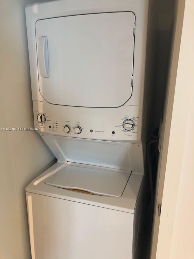 1002 2 / 2 0 sq. ft. $ 2026-04-16 0 Photo