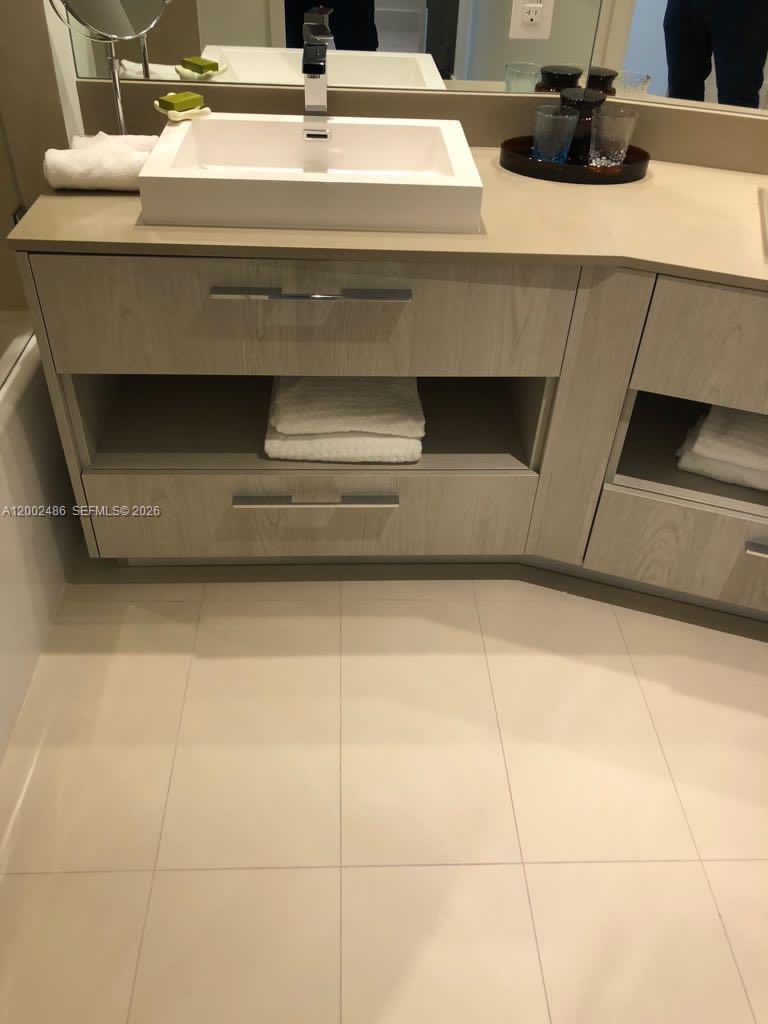 1002 2 / 2 0 sq. ft. $ 2026-04-16 0 Photo