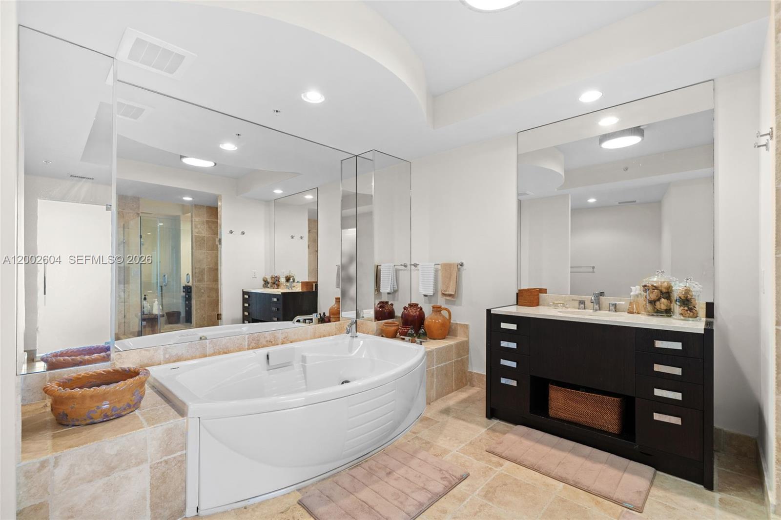 709 3 / 4 4045 sq. ft. $ 2026-04-16 0 Photo