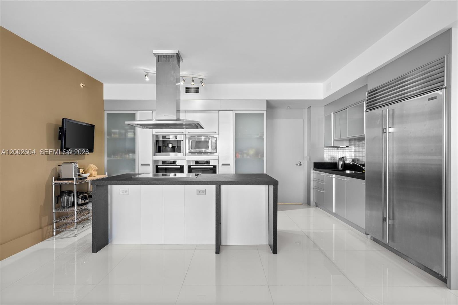 709 3 / 4 4045 sq. ft. $ 2026-04-16 0 Photo