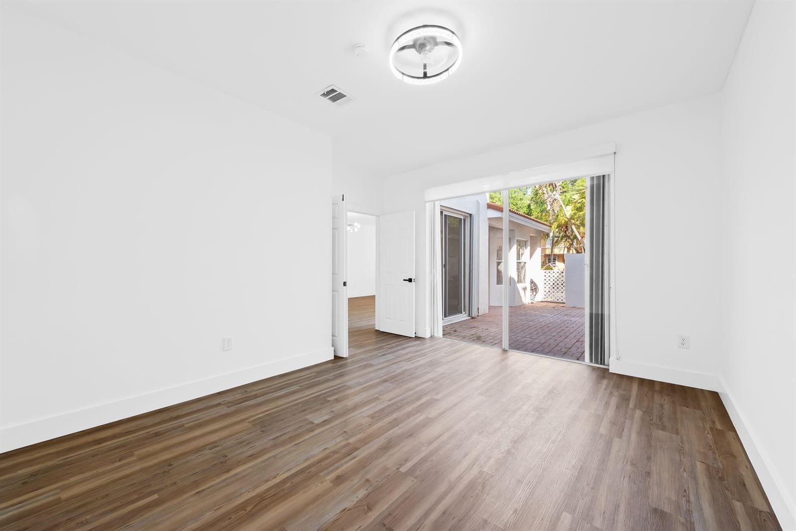 Photo of 1551 Seagrape  (1551), Hollywood, Florida, 33019 - 1551 m