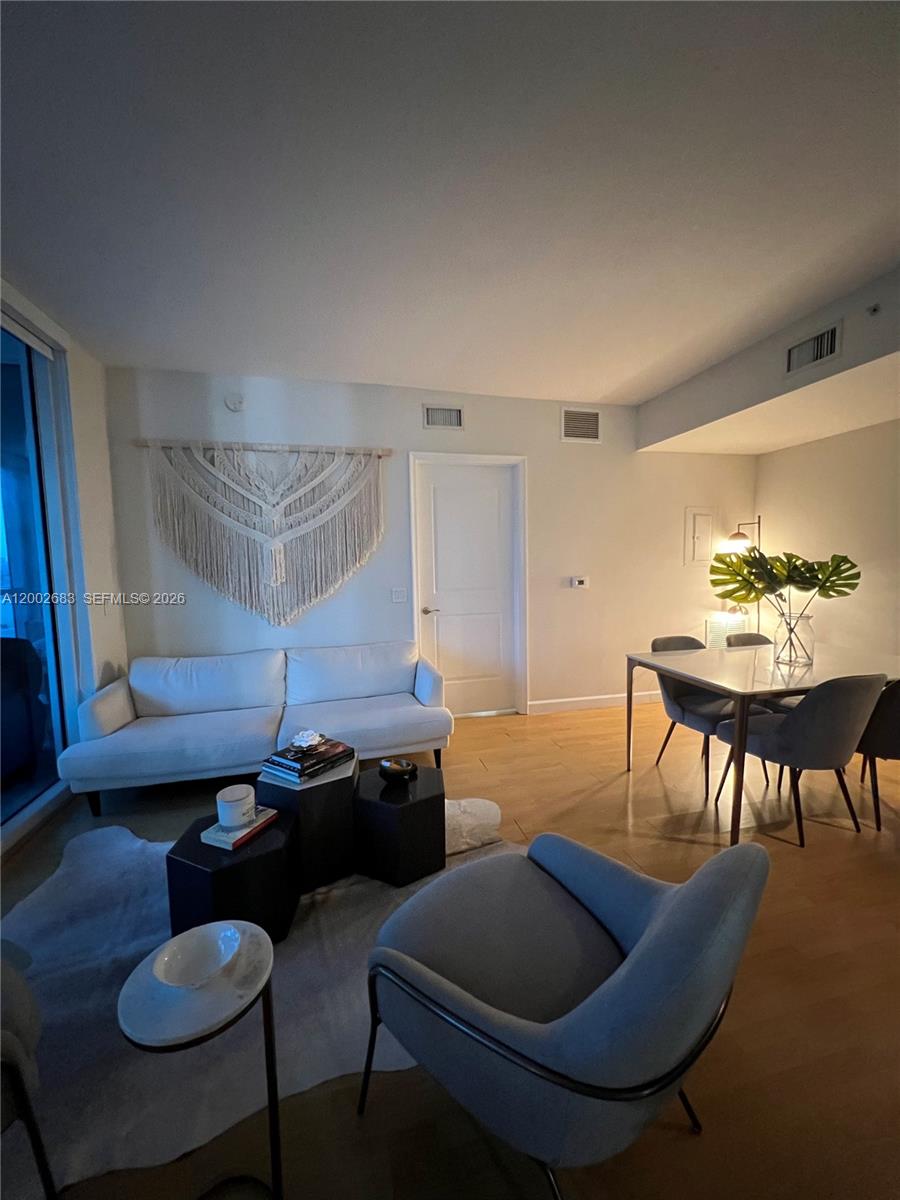 903 2 / 2 1007 sq. ft. $ 2026-04-16 0 Photo