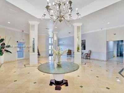902E 1 / 2 861 sq. ft. $ 2026-04-16 0 foto