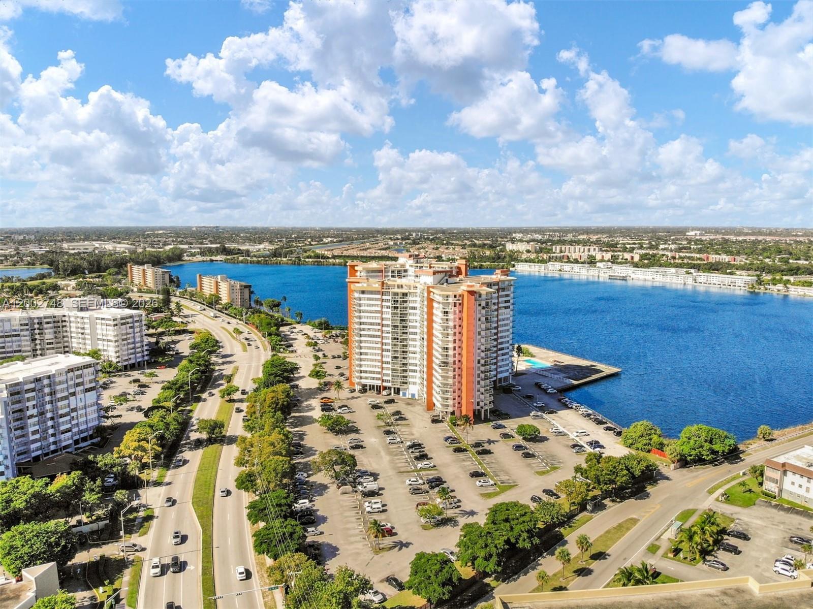 902E 1 / 2 861 sq. ft. $ 2026-04-16 0 foto