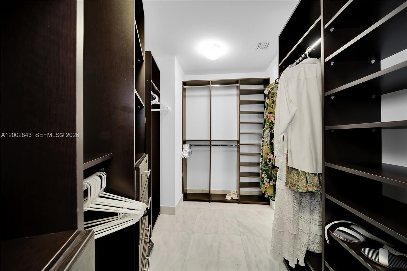 1406 3 / 4 2563 sq. ft. $ 2026-04-17 0 Photo