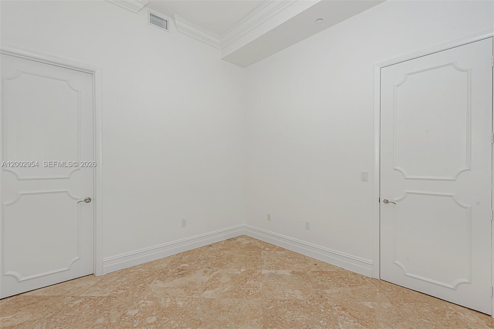 4302 3 / 4 1979 sq. ft. $ 2026-04-17 0 Photo