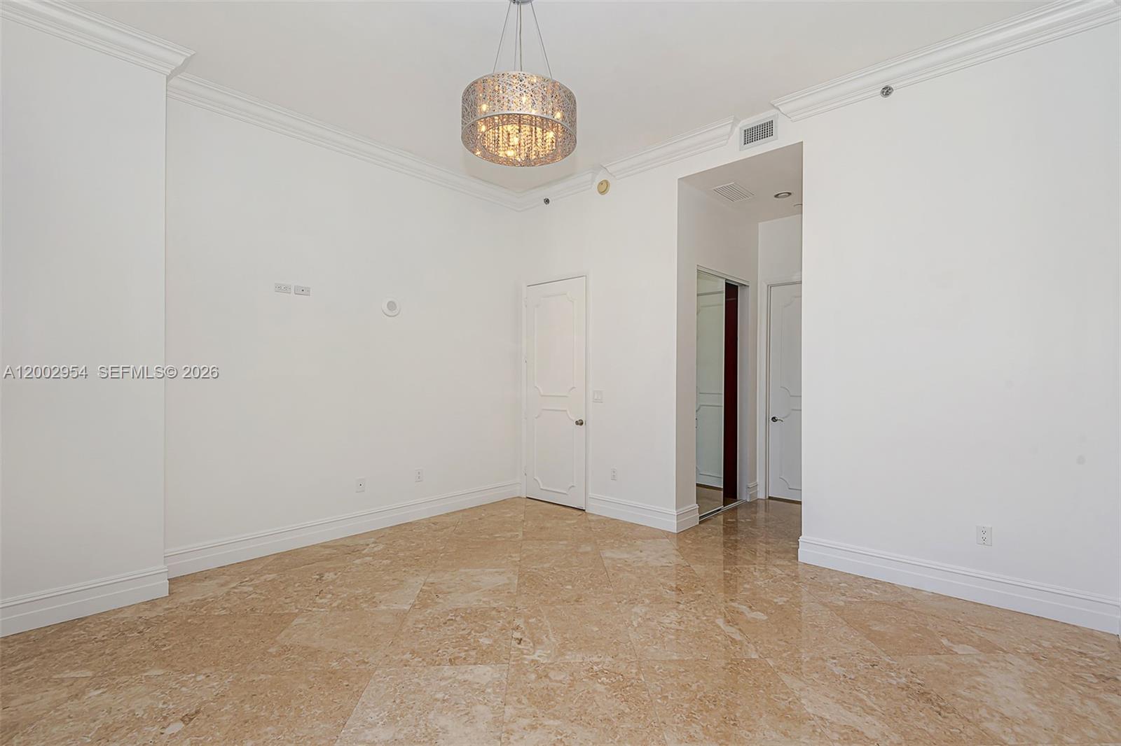 4302 3 / 4 1979 sq. ft. $ 2026-04-17 0 Photo