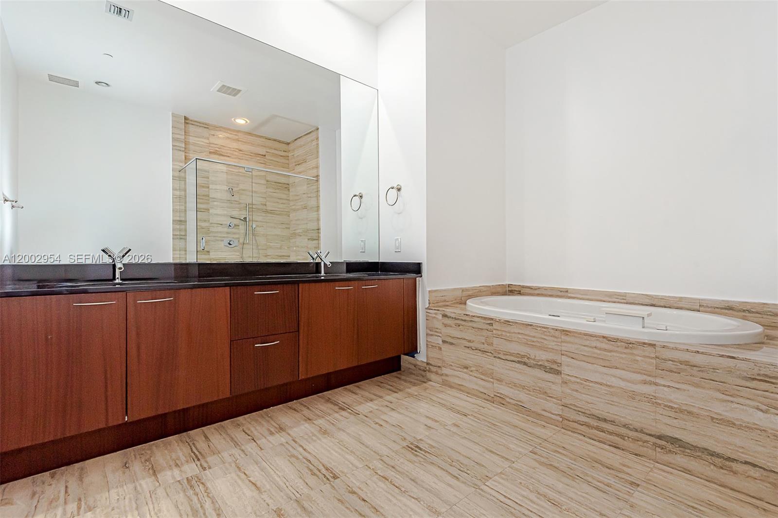 4302 3 / 4 1979 sq. ft. $ 2026-04-17 0 Photo