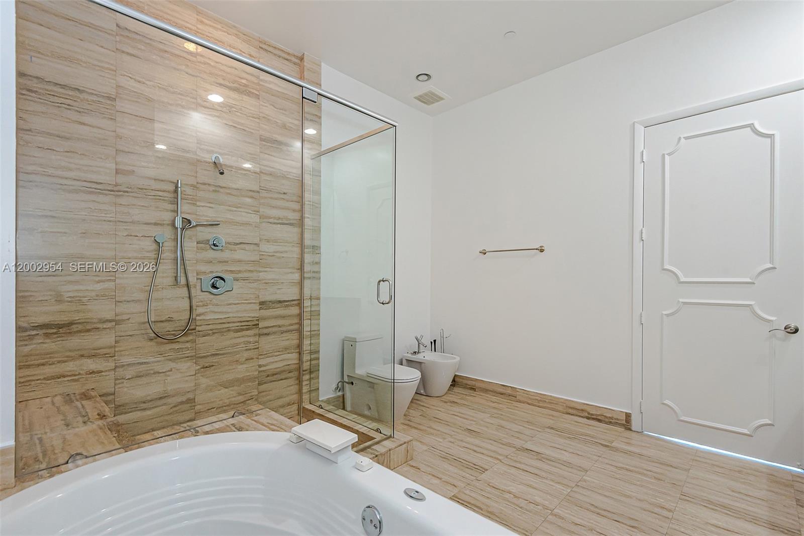 4302 3 / 4 1979 sq. ft. $ 2026-04-17 0 Photo