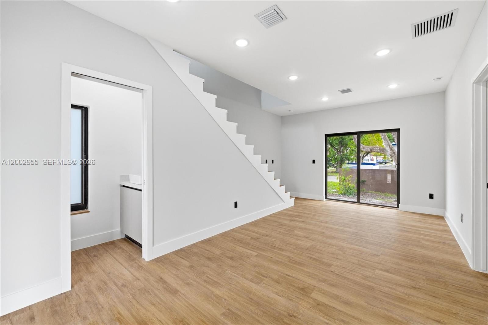   /   sq. ft. $ 2026-04-17 0 Photo