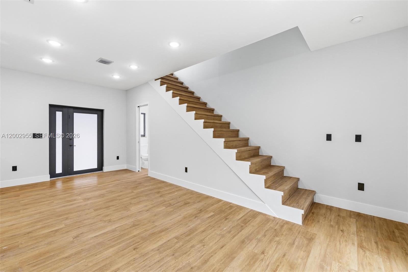   /   sq. ft. $ 2026-04-17 0 Photo