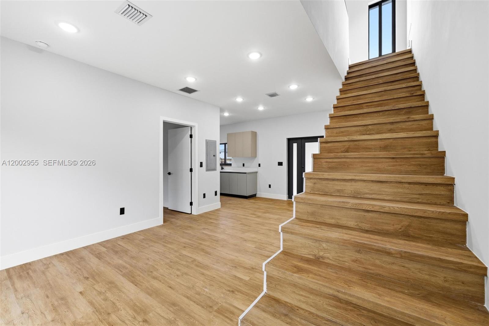   /   sq. ft. $ 2026-04-17 0 Photo