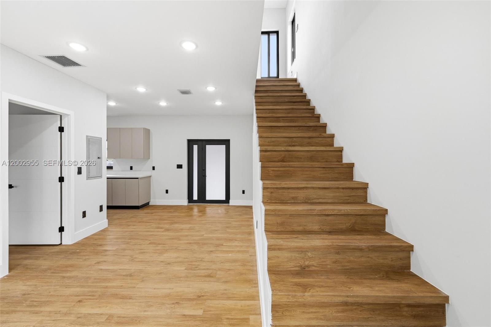   /   sq. ft. $ 2026-04-17 0 Photo