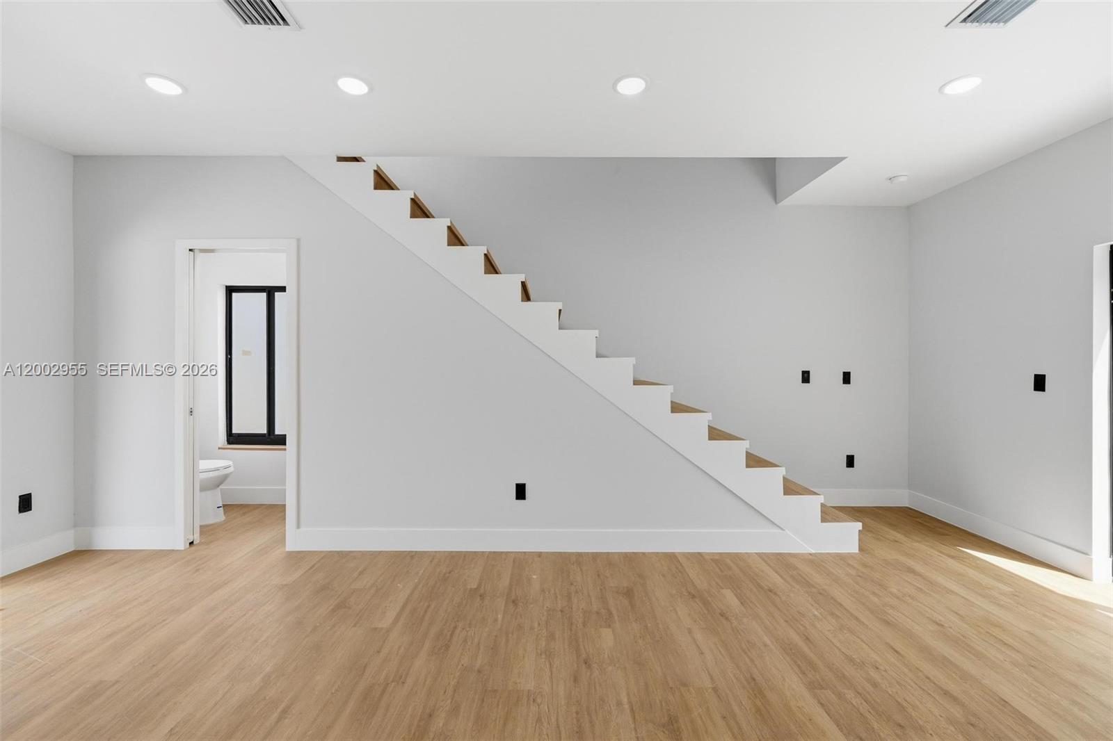   /   sq. ft. $ 2026-04-17 0 Photo