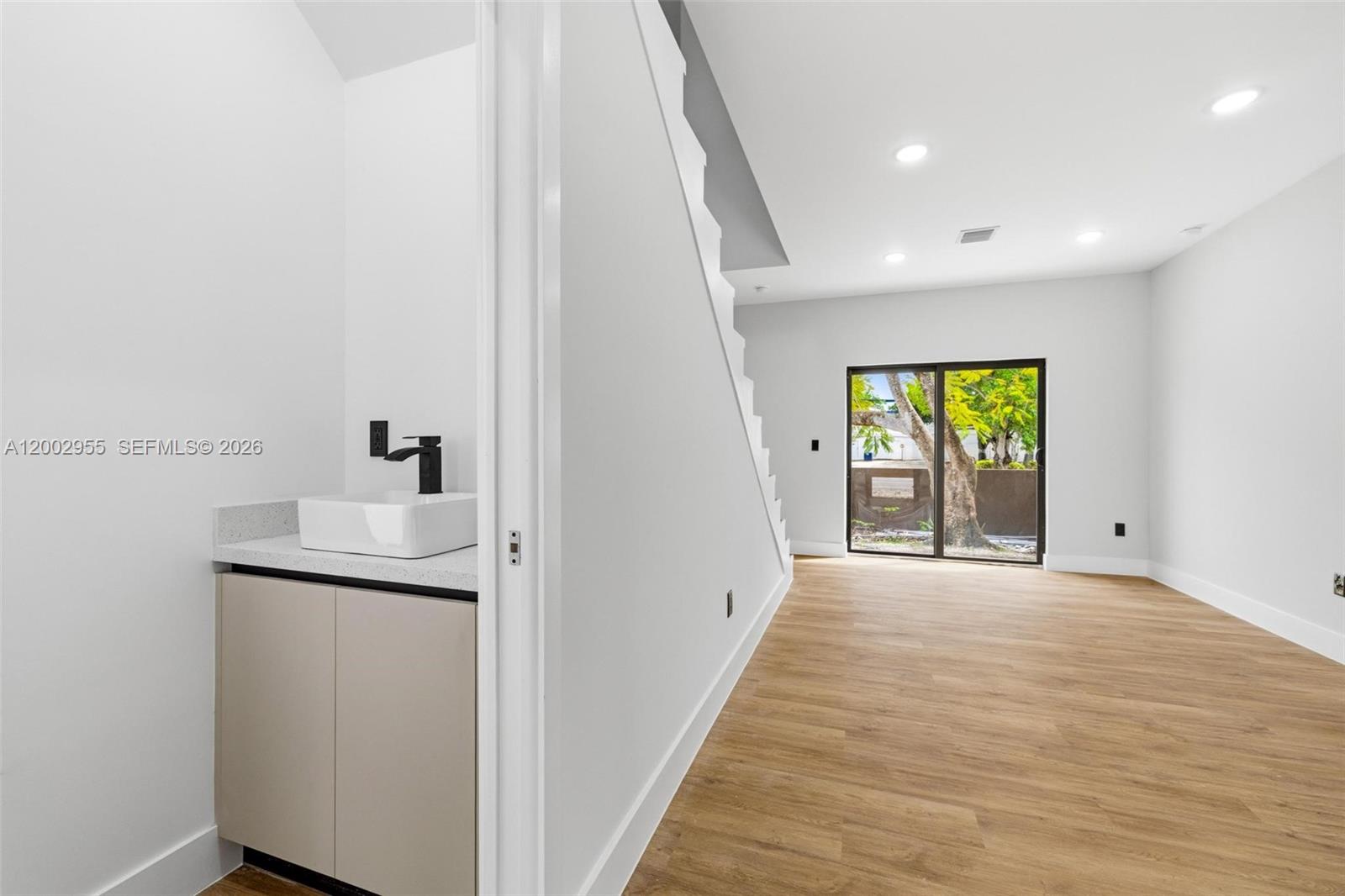   /   sq. ft. $ 2026-04-17 0 Photo